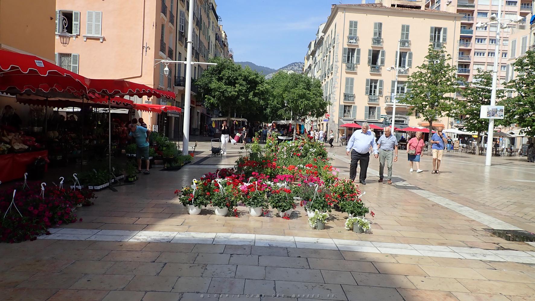 35 Toulon place Louis Blanc et le Cour Lafayette.JPG